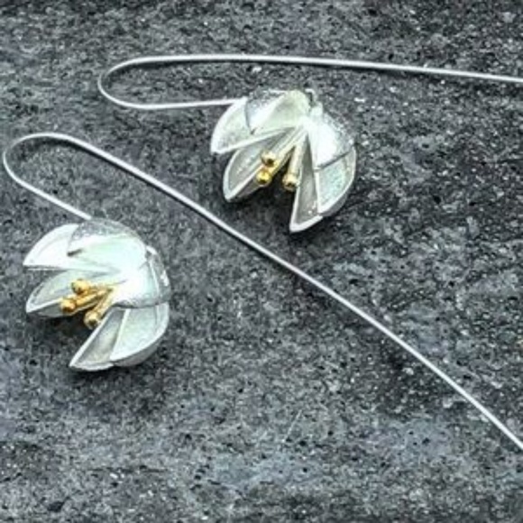 Long sterling silver flower earrings - Picture 7 of 7